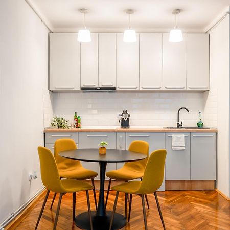 Cosy Center Apartment Брашов Экстерьер фото